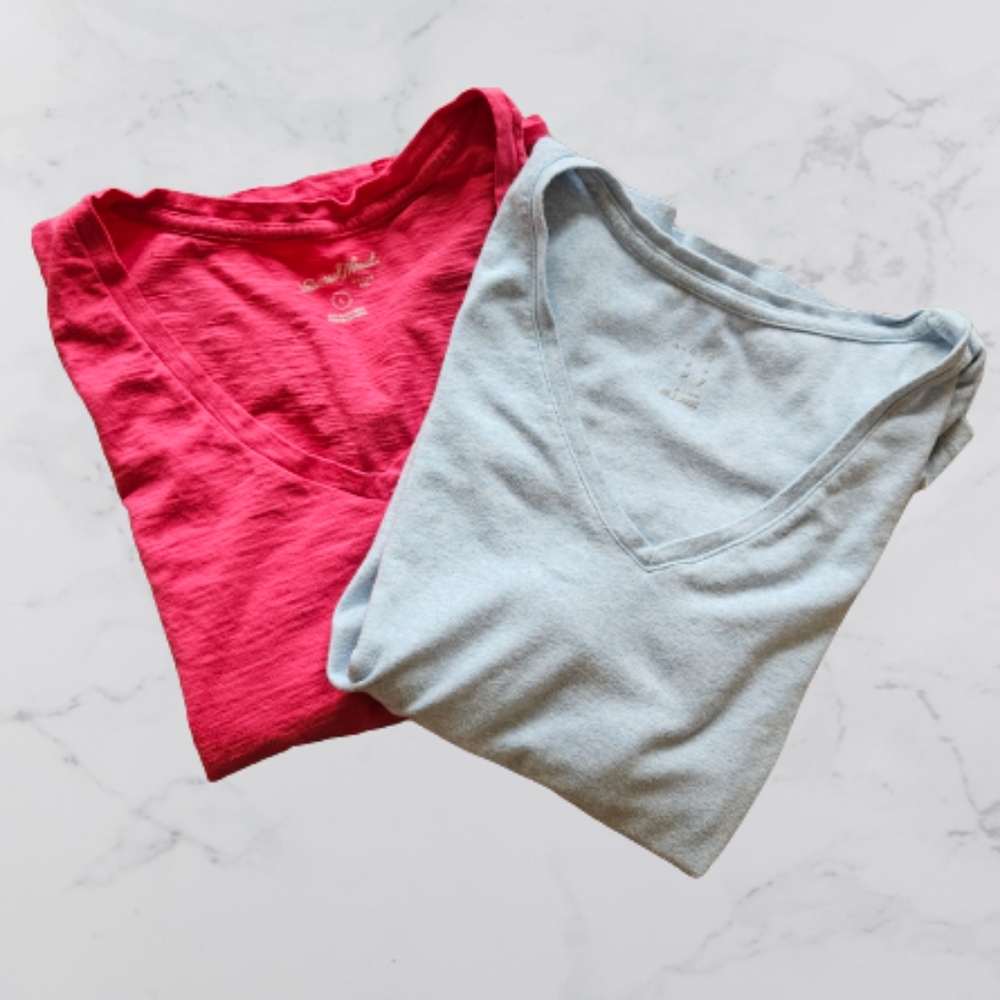Women's bundle of 2 v-neck short sleeve shirts
